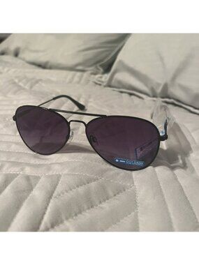Dot Dash Aerogizmo Unisex Aviator Style Sunglasses - Black